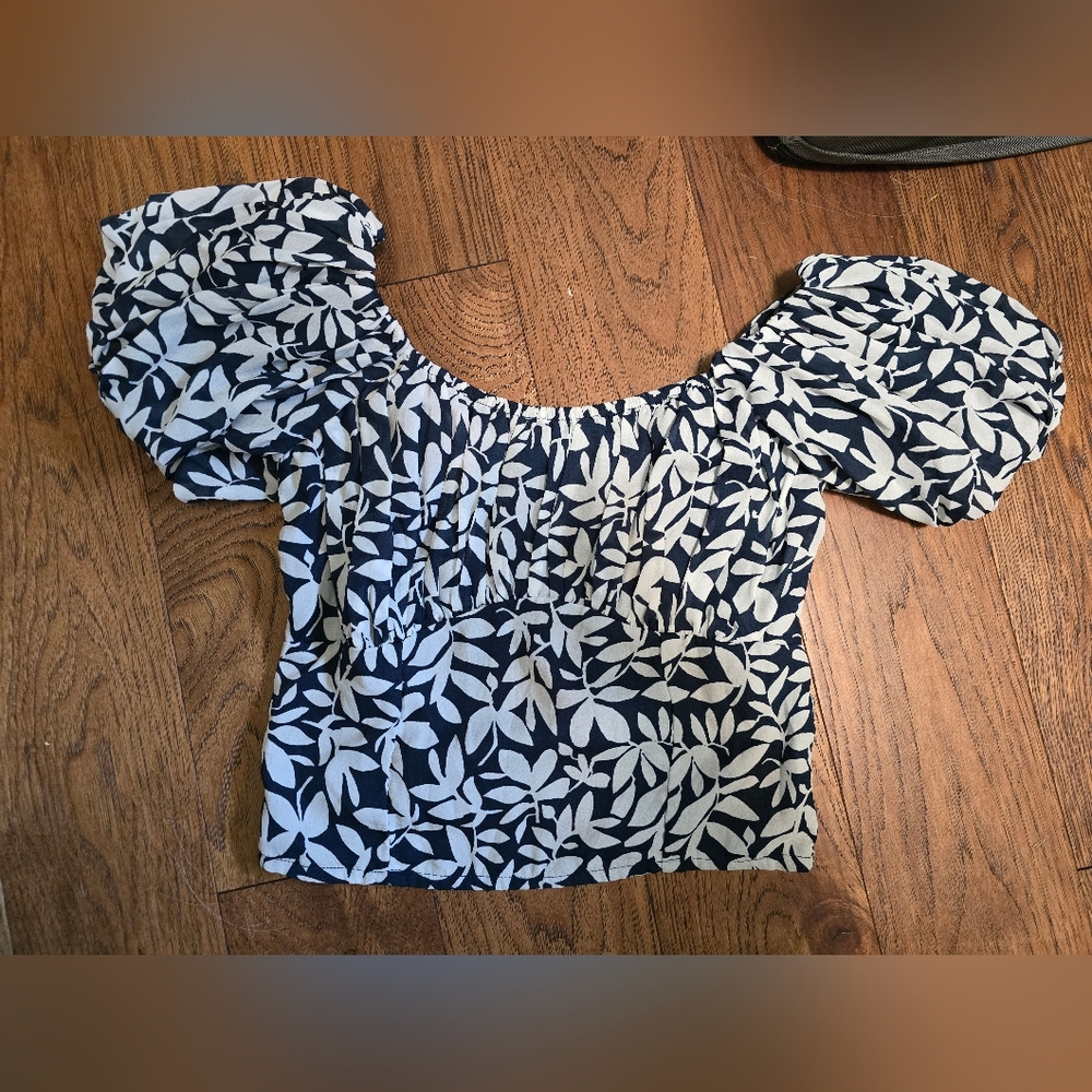 Puff sleeve crop top